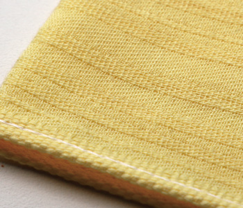 フラット織（凹凸の少ない織り）